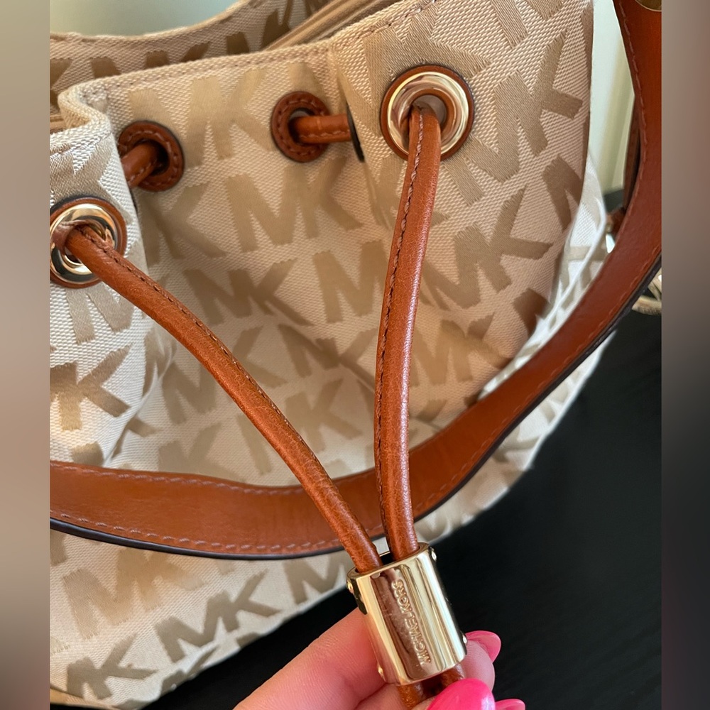 Michael Kors Tan and Brown Ludlow Canvas Logo Bag - Picture 2 of 12